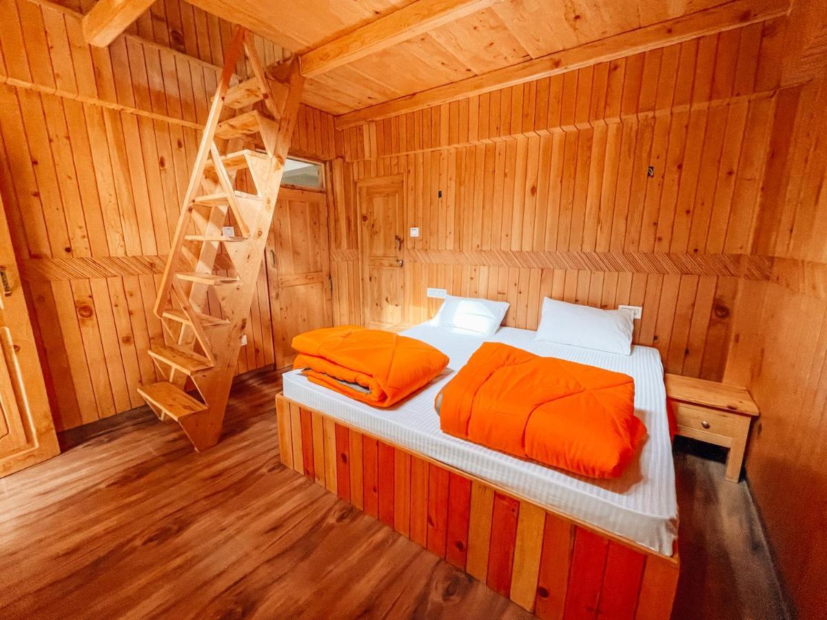 Madpackers Jibhi - Of Streamsides & Waterfalls Bagian luar foto