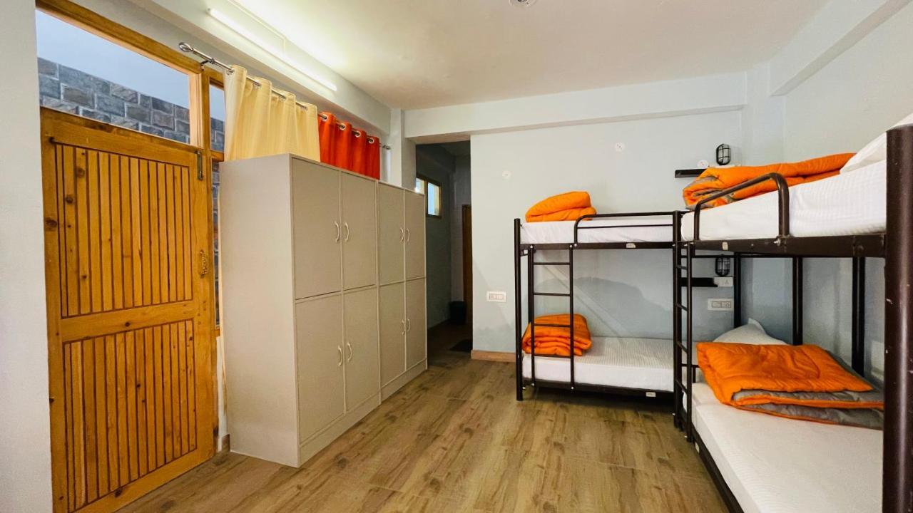 Madpackers Jibhi - Of Streamsides & Waterfalls Bagian luar foto