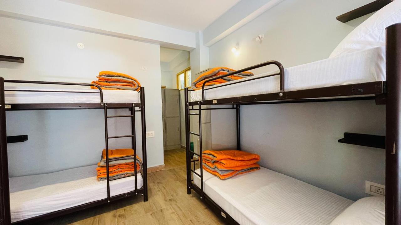 Madpackers Jibhi - Of Streamsides & Waterfalls Bagian luar foto