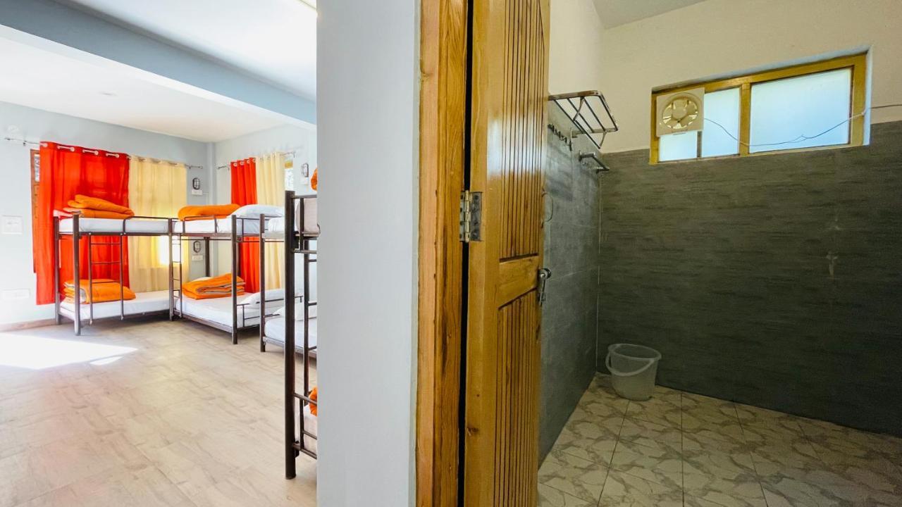 Madpackers Jibhi - Of Streamsides & Waterfalls Bagian luar foto