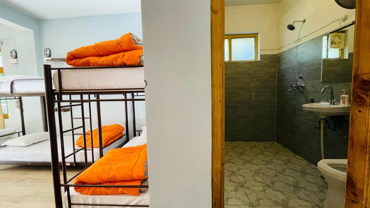 Madpackers Jibhi - Of Streamsides & Waterfalls Bagian luar foto