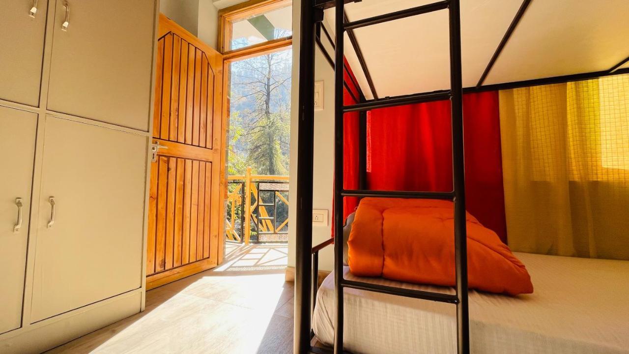Madpackers Jibhi - Of Streamsides & Waterfalls Bagian luar foto